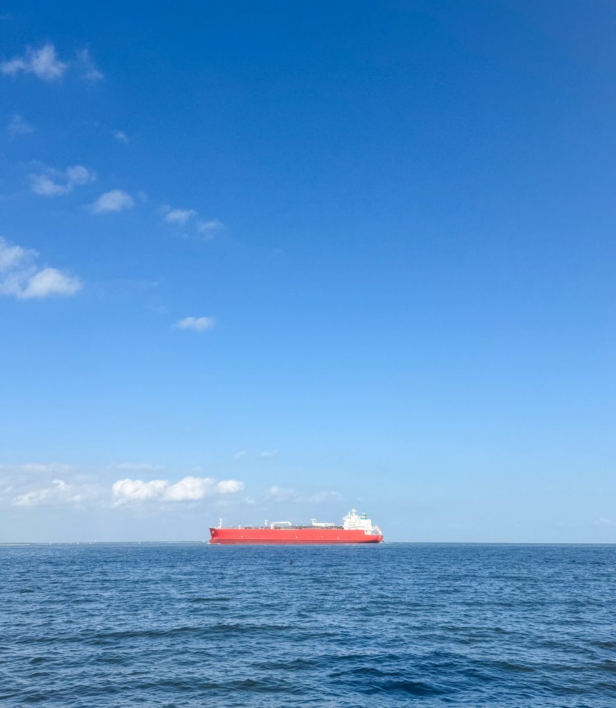 Freight forwarders brisbane organise large cargo ship on the horizon