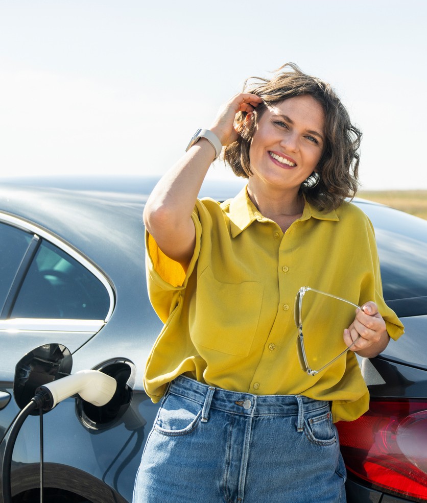 Smiling woman in a yellow shirt shipping car from nz to australia.