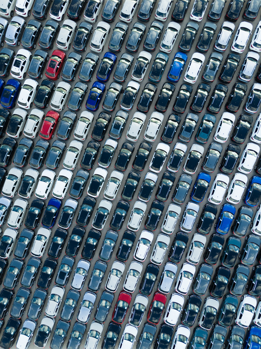 Aerial view of hundreds of cars preparing for international car shipping