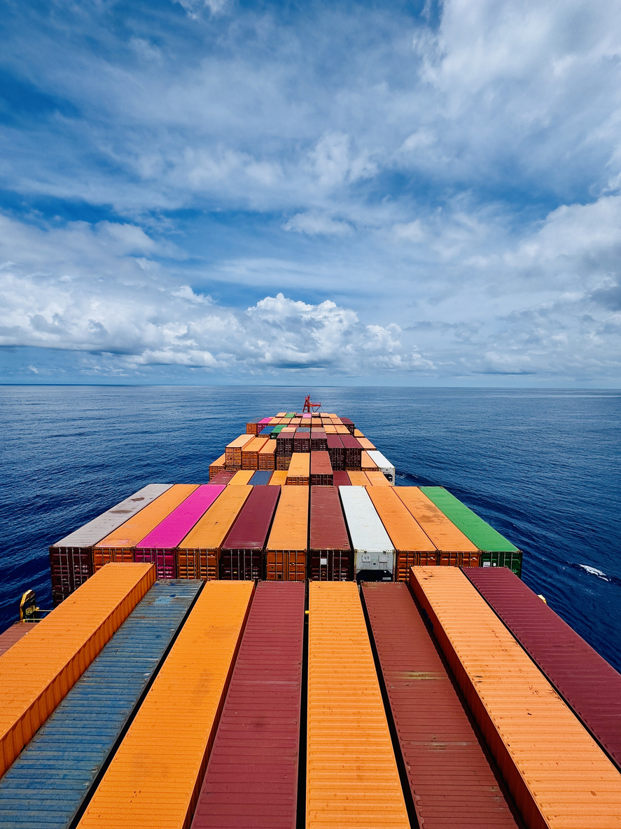 A ferry carrying shipping container from nz to uk